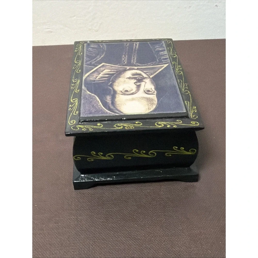 Vintage Russian Lacquer William Shakespeare Portrait Trinket Box Rare Keepsake